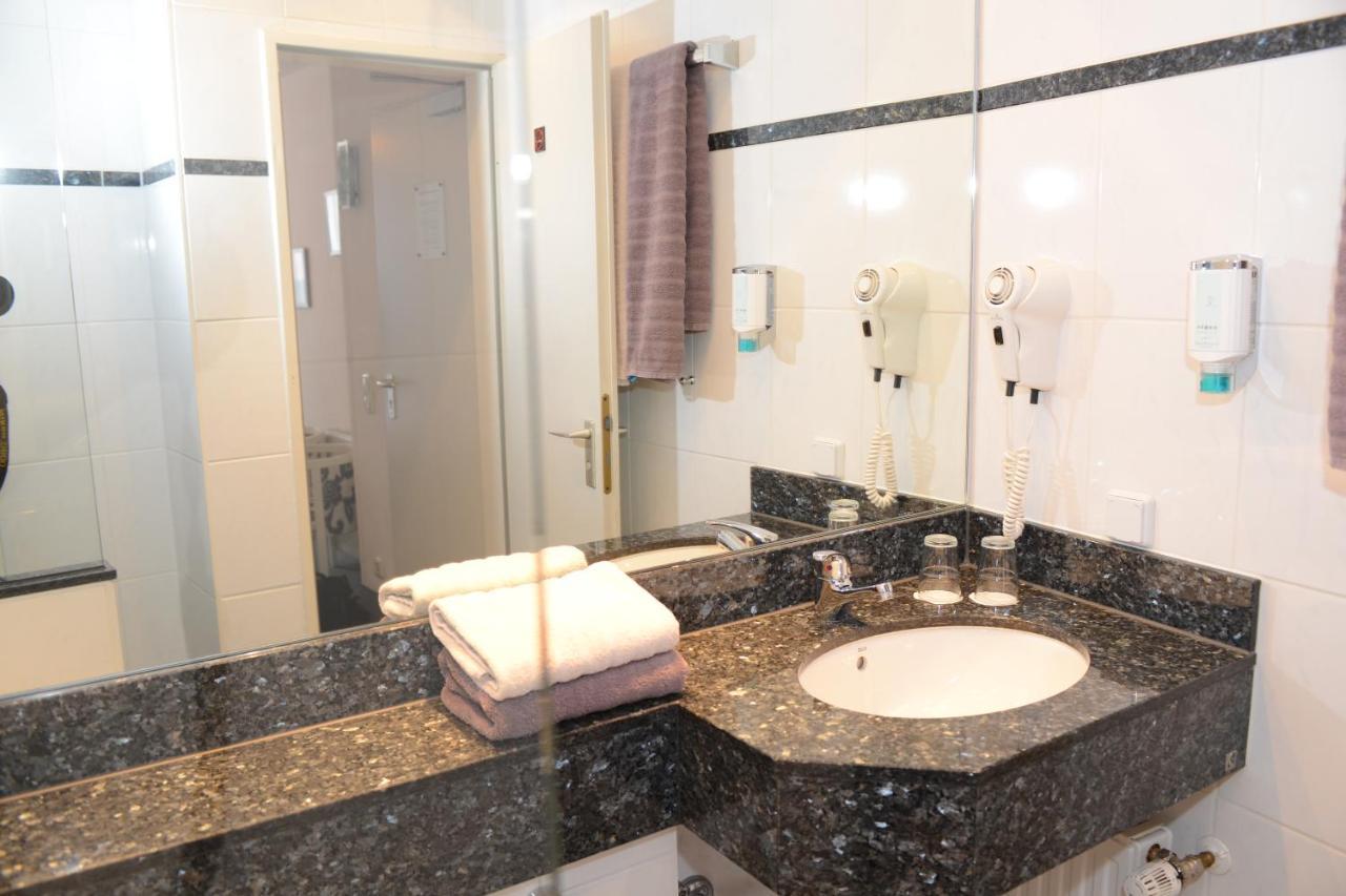 Hotel Granus อาเคิน ภายนอก รูปภาพ