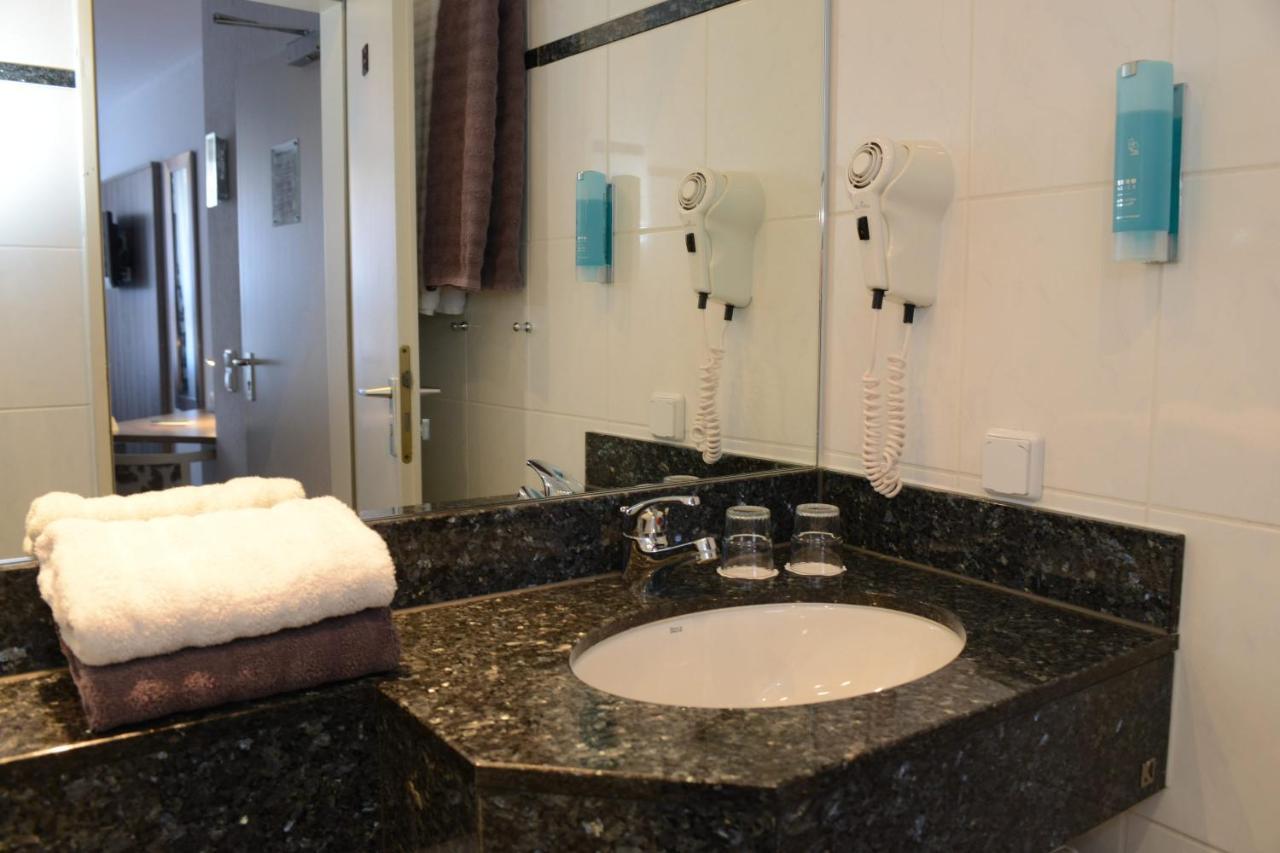 Hotel Granus อาเคิน ภายนอก รูปภาพ
